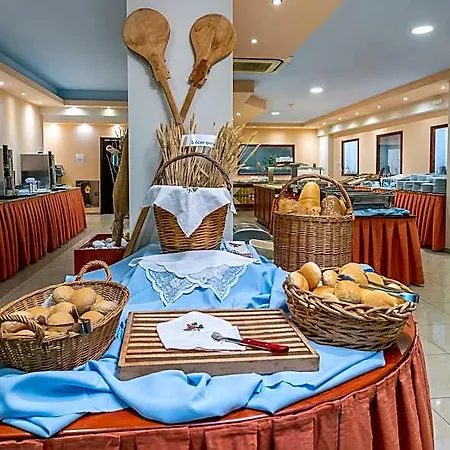 Hotel Poseidonia 4*